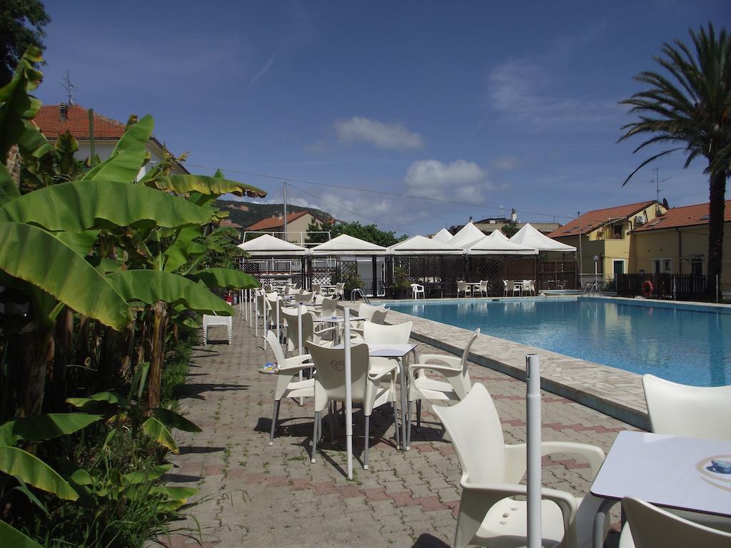Riviera Apartments Pietra Ligure Exterior photo