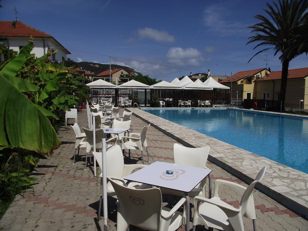 Riviera Apartments Pietra Ligure Exterior photo