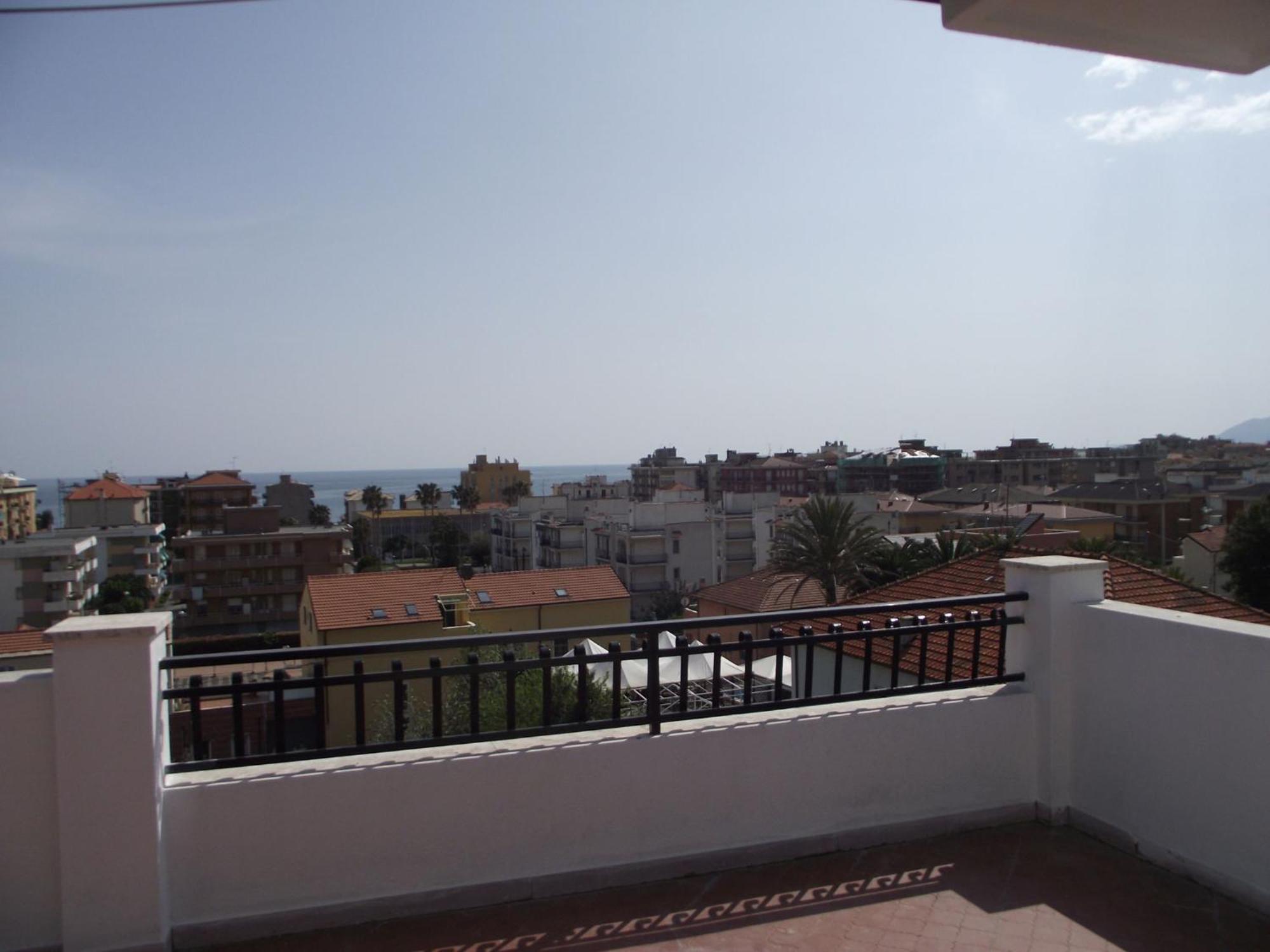 Riviera Apartments Pietra Ligure Exterior photo