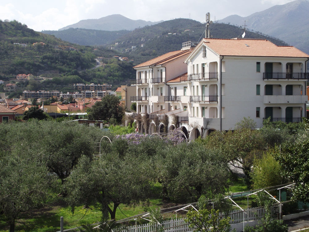 Riviera Apartments Pietra Ligure Exterior photo