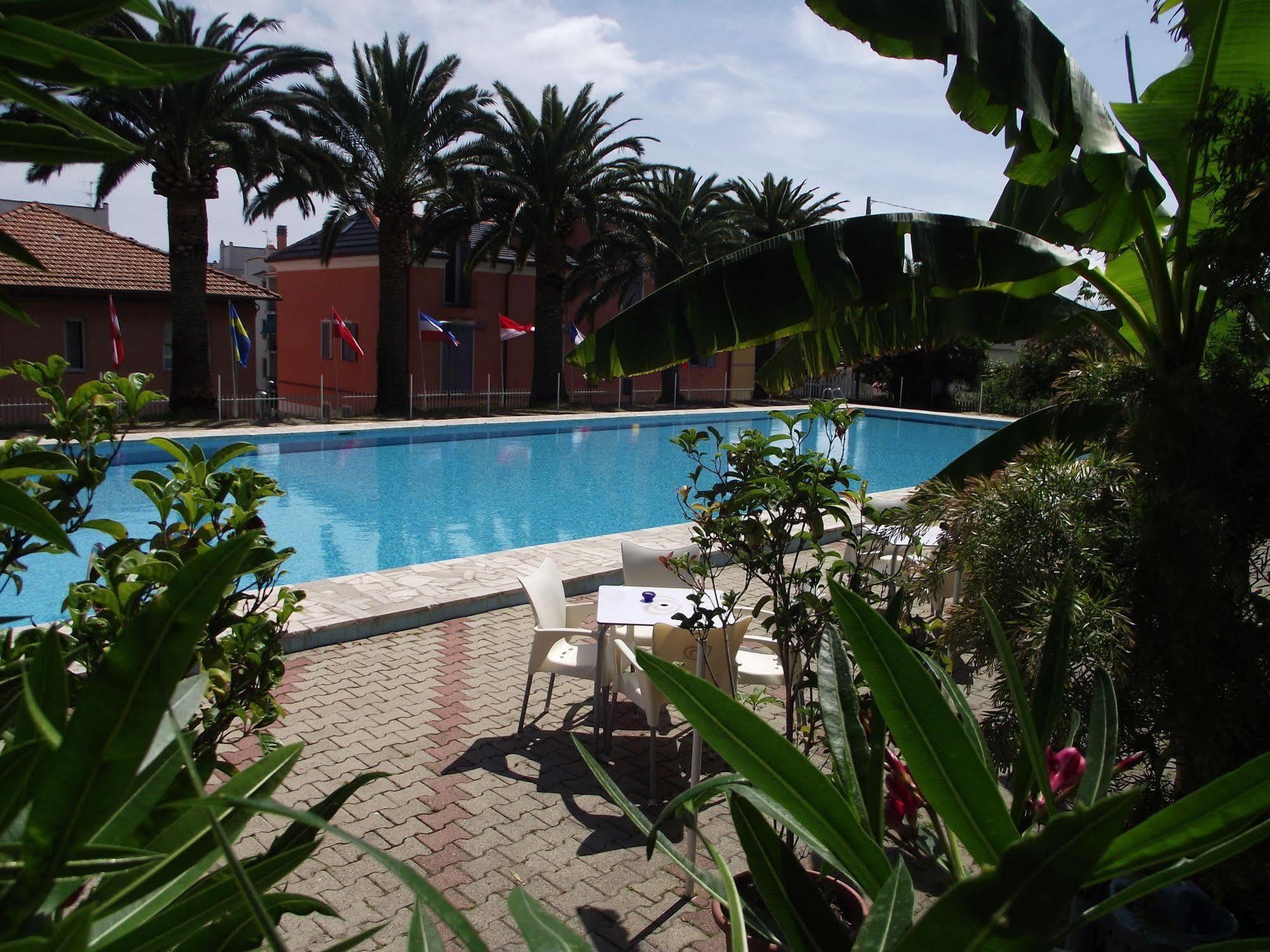 Riviera Apartments Pietra Ligure Exterior photo
