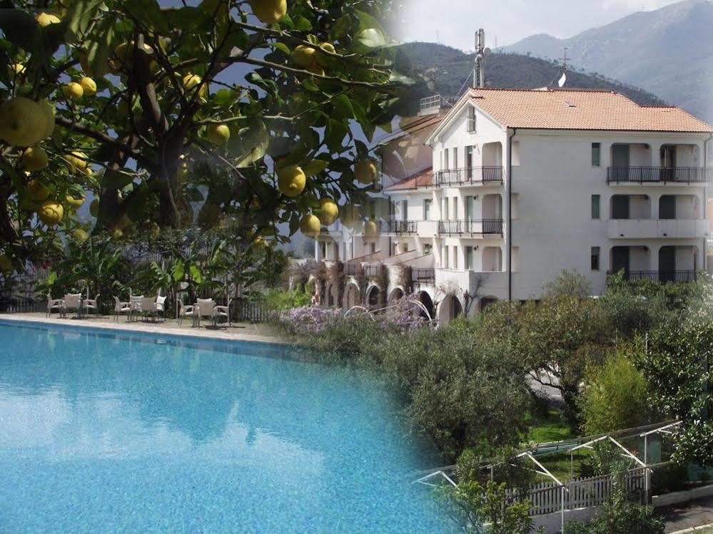 Riviera Apartments Pietra Ligure Exterior photo